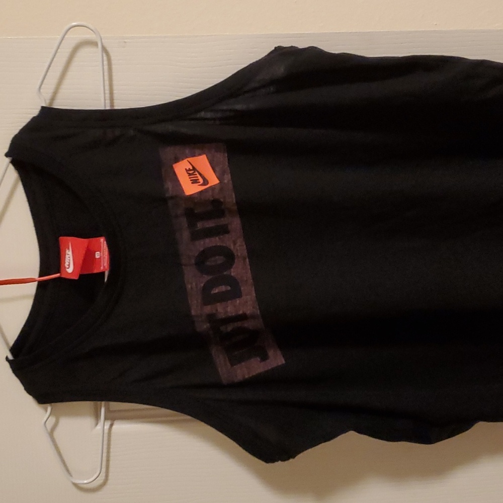 Women New Nike crop top